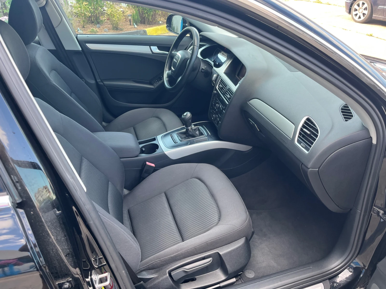 Audi A4 1.8tfsi, снимка 5 - Автомобили и джипове - 55537372
