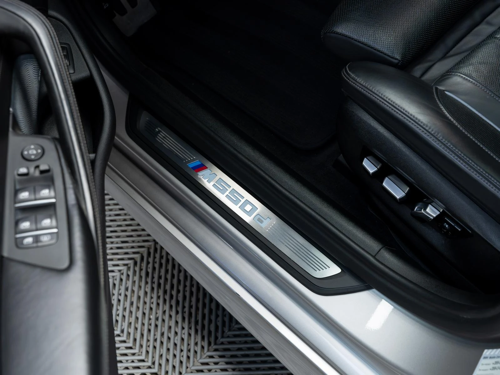 BMW 550 M550D* XDRIVE* M-SPORT* B&W* 360* HUD* PANO* SOFTC | Mobile.bg � ����������� 10