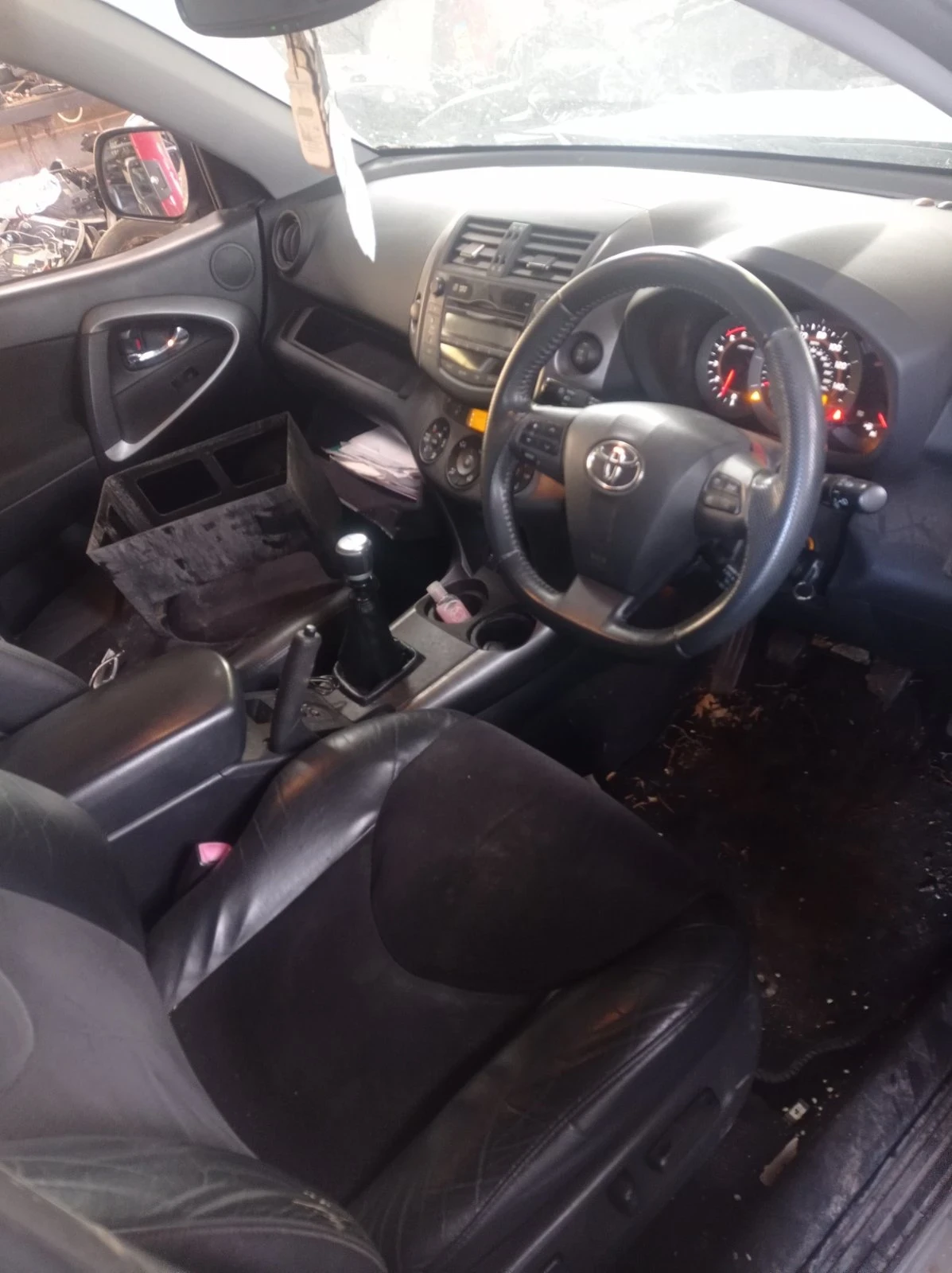 Toyota Rav4 2.2 D4D 150kc - изображение 5