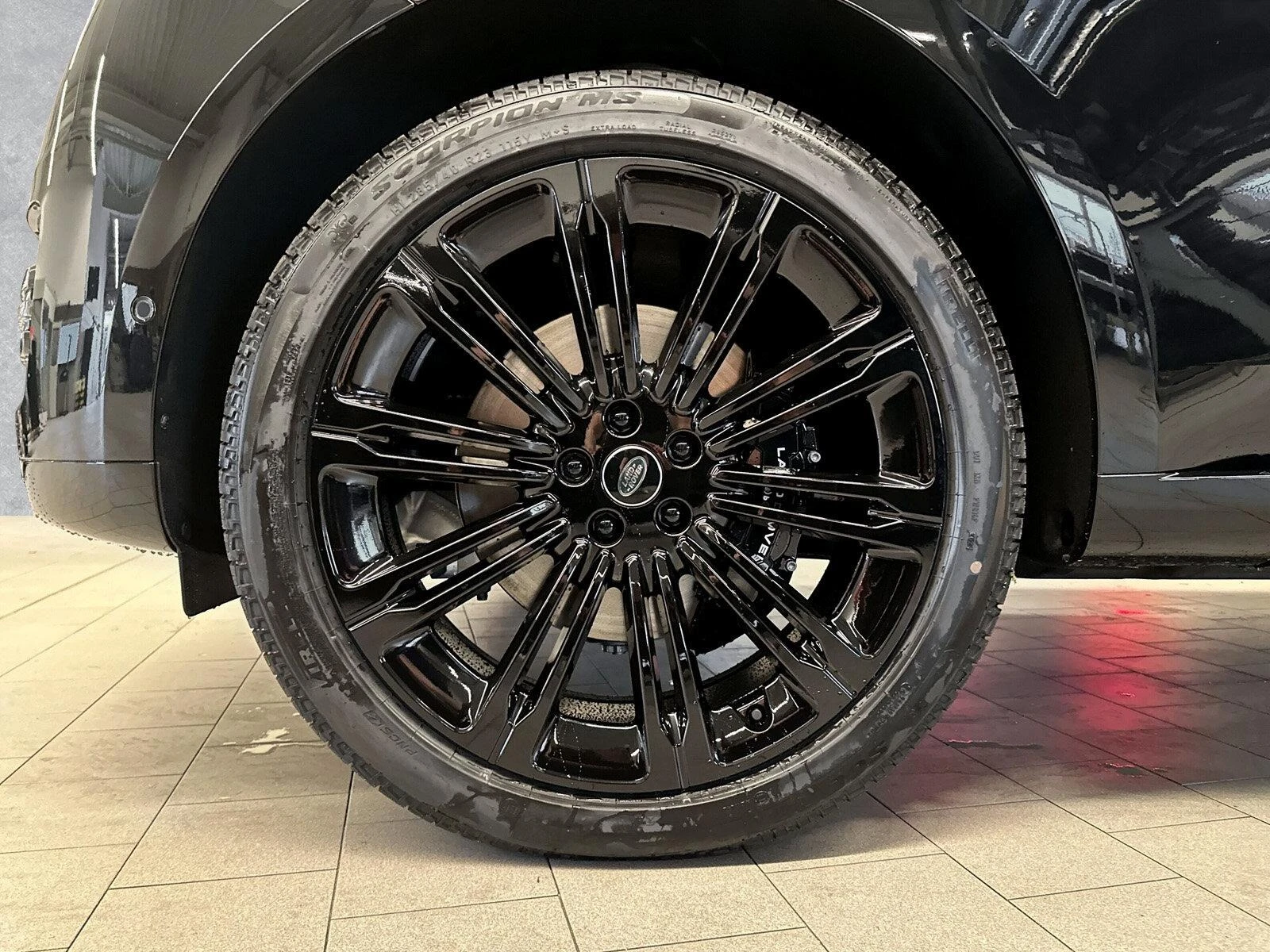Land Rover Range rover D350 LONG/AUTOBIOGRAPHY/MERIDAN/PANO/HEAD UP/TV/   - изображение 4