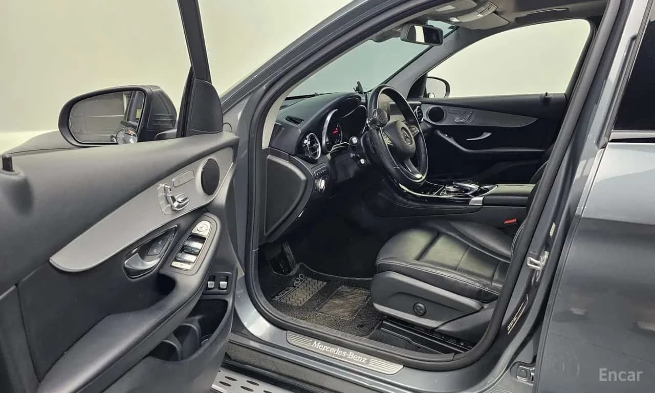 Mercedes-Benz GLC * GLC350e 4MATIC Premium * , снимка 10 - Автомобили и джипове - 56735676