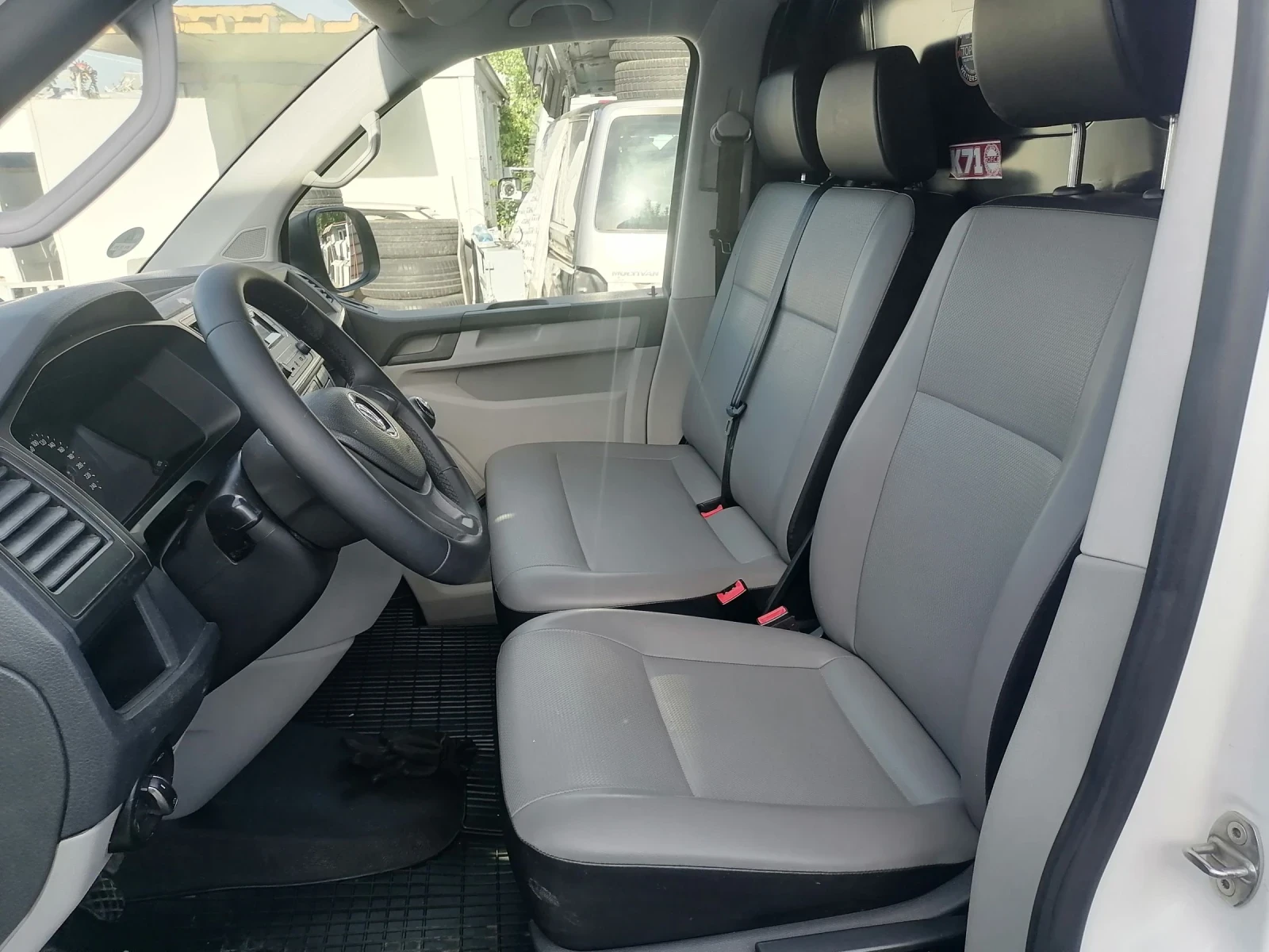 VW Transporter 2.0TDI - изображение 8
