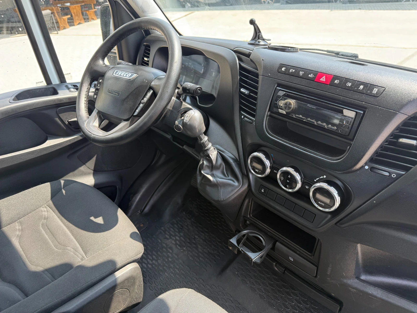 Iveco Daily 35-150 до 3.5т. 4.20м. Климатроник Euro 5 , снимка 12 - Бусове и автобуси - 55816769