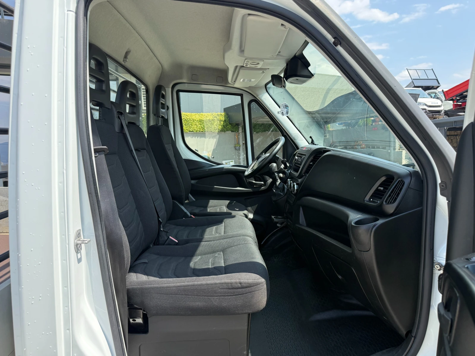 Iveco Daily 35-150 до 3.5т. 4.20м. Климатроник Euro 5 , снимка 10 - Бусове и автобуси - 55816769