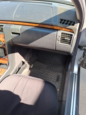 Mercedes-Benz E 220 CDI, снимка 11