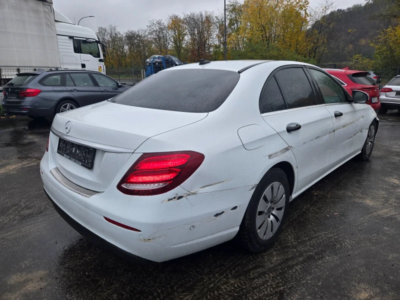 Mercedes-Benz E 200, снимка 4 - Автомобили и джипове - 47973061