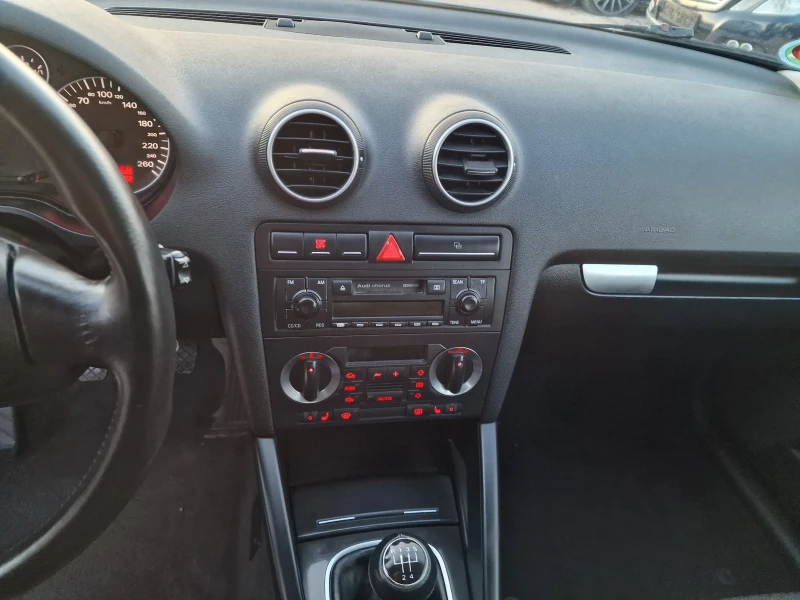 Audi A3 8P 1.6i 102ps, снимка 9 - Автомобили и джипове - 49089555