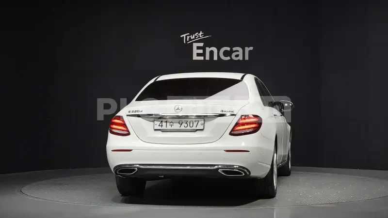 Mercedes-Benz E 220 d| HEAD-UP| КАМЕРА| ПОДГРЕВ| ВКЛ. ТЕХНОТЕСТ, снимка 5 - Автомобили и джипове - 54417076