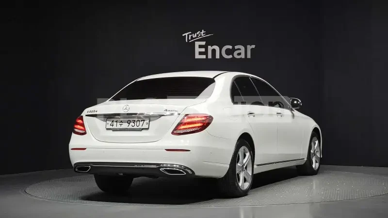 Mercedes-Benz E 220 d| HEAD-UP| КАМЕРА| ПОДГРЕВ| ВКЛ. ТЕХНОТЕСТ, снимка 3 - Автомобили и джипове - 54417076