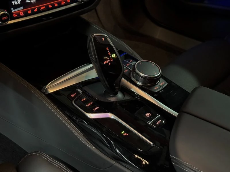 BMW 530 | M Sport* CAM* HEAD UP* HARMAN KARDON* , снимка 10 - Автомобили и джипове - 56164693