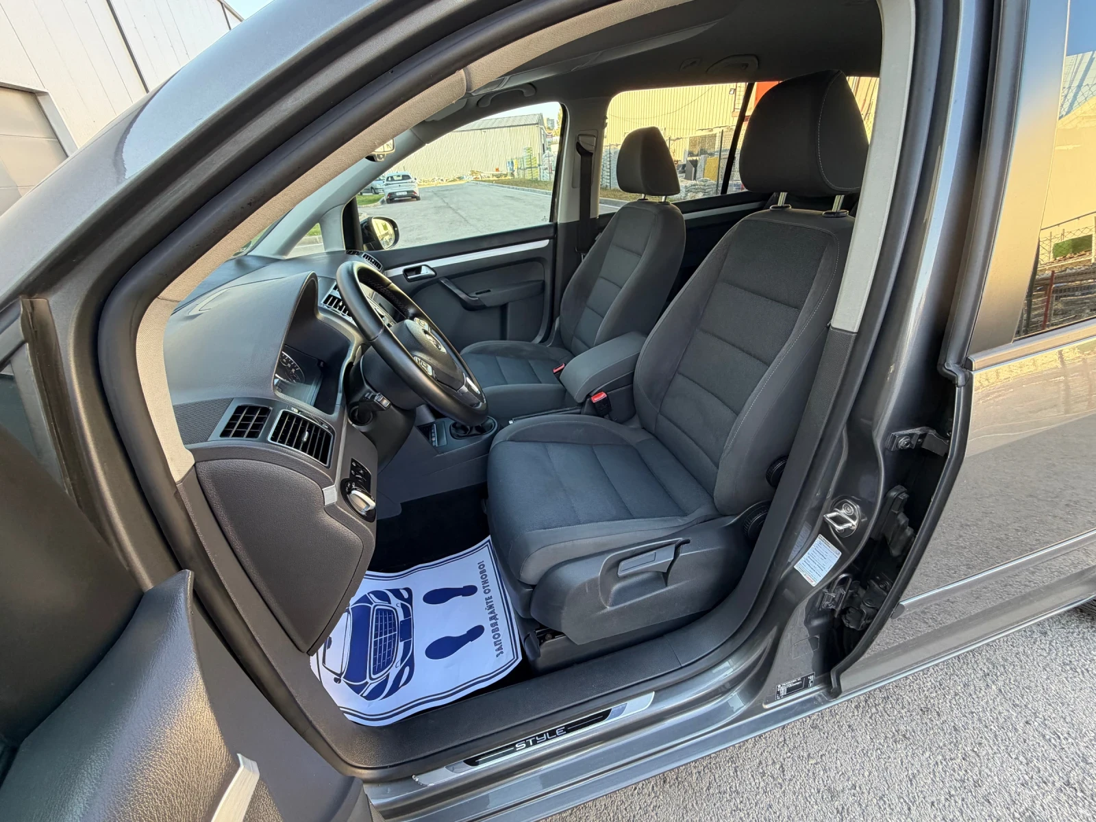 VW Touran 2.0tdi 140k.c* Style* Евро5* ЛИЗИНГ - изображение 10