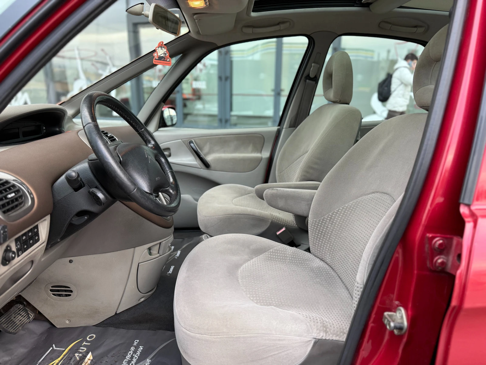 Citroen Xsara picasso 2.0i 136к.с. Автоматик Газов Инжекцион - изображение 7