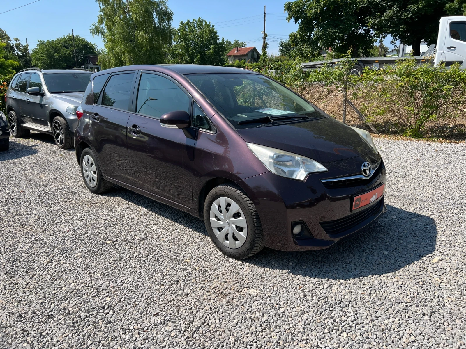 Toyota Verso S 1.3 Бензин/99 кс/6-скорости/Медия, снимка 3 - Автомобили и джипове - 53734972