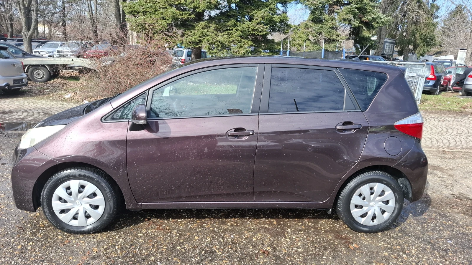 Toyota Verso S 1.4 бензин/100 кс/6-скорости/Медия, снимка 3 - Автомобили и джипове - 53734972