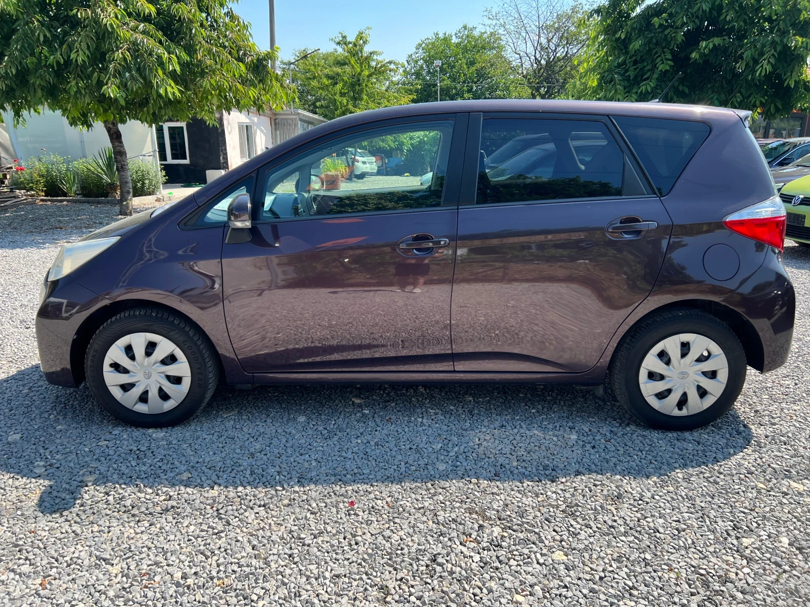 Toyota Verso S 1.3 Бензин/99 кс/6-скорости/Медия, снимка 8 - Автомобили и джипове - 53734972