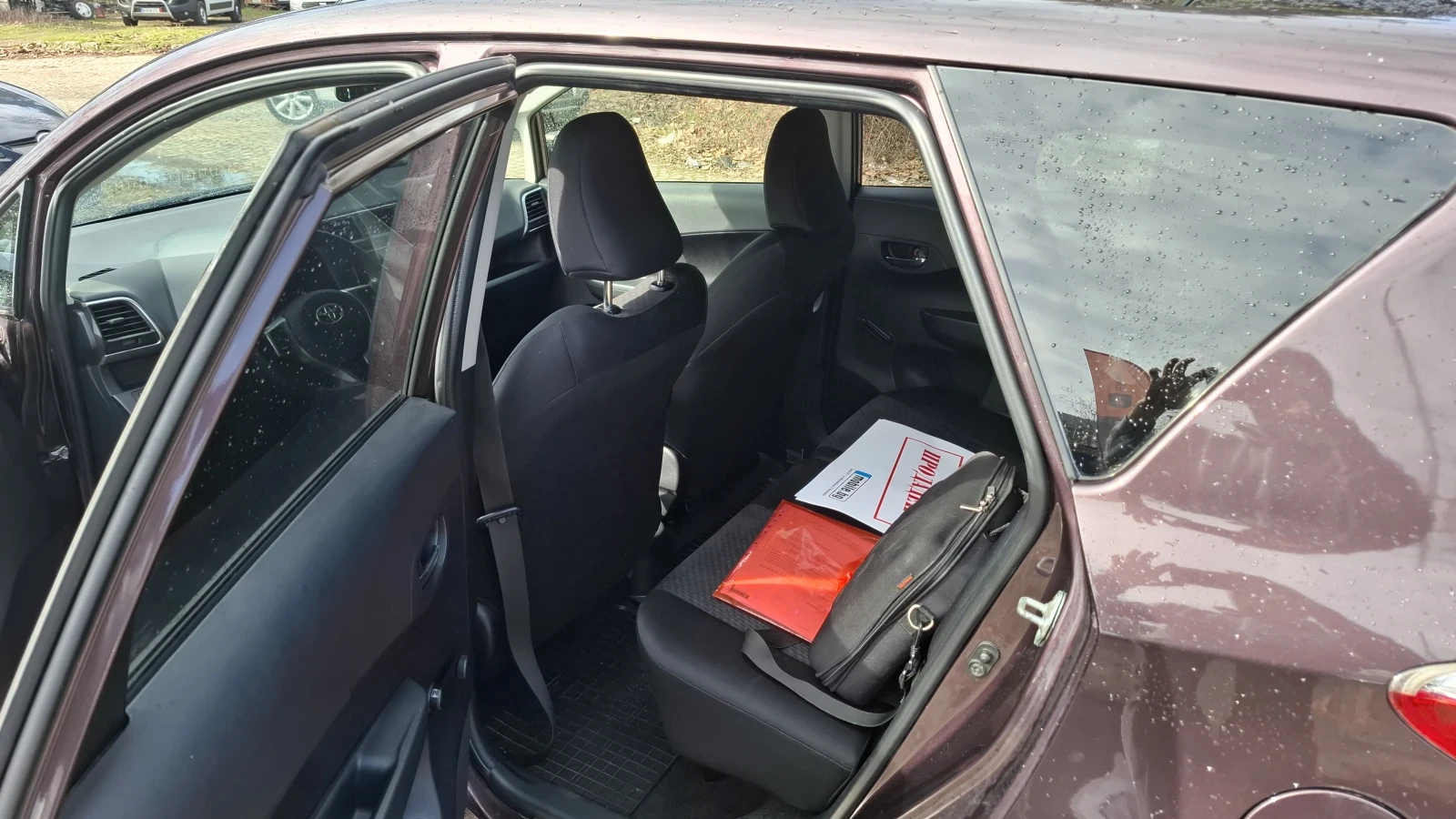 Toyota Verso S 1.4 бензин/100 кс/6-скорости/Медия, снимка 10 - Автомобили и джипове - 53734972