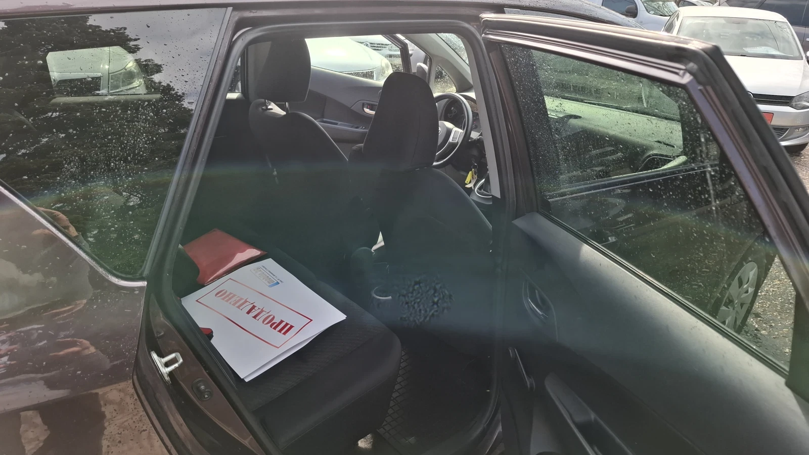 Toyota Verso S 1.4 бензин/100 кс/6-скорости/Медия, снимка 11 - Автомобили и джипове - 53734972