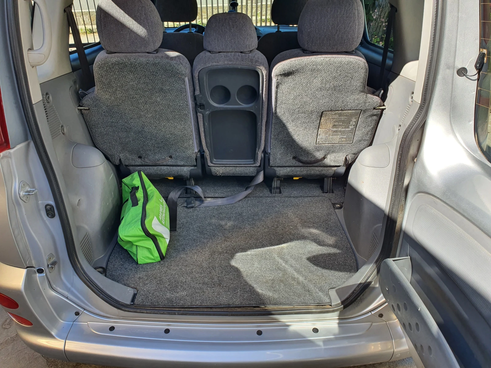 Toyota Yaris verso 1.3i 16V, снимка 11 - Автомобили и джипове - 54555956