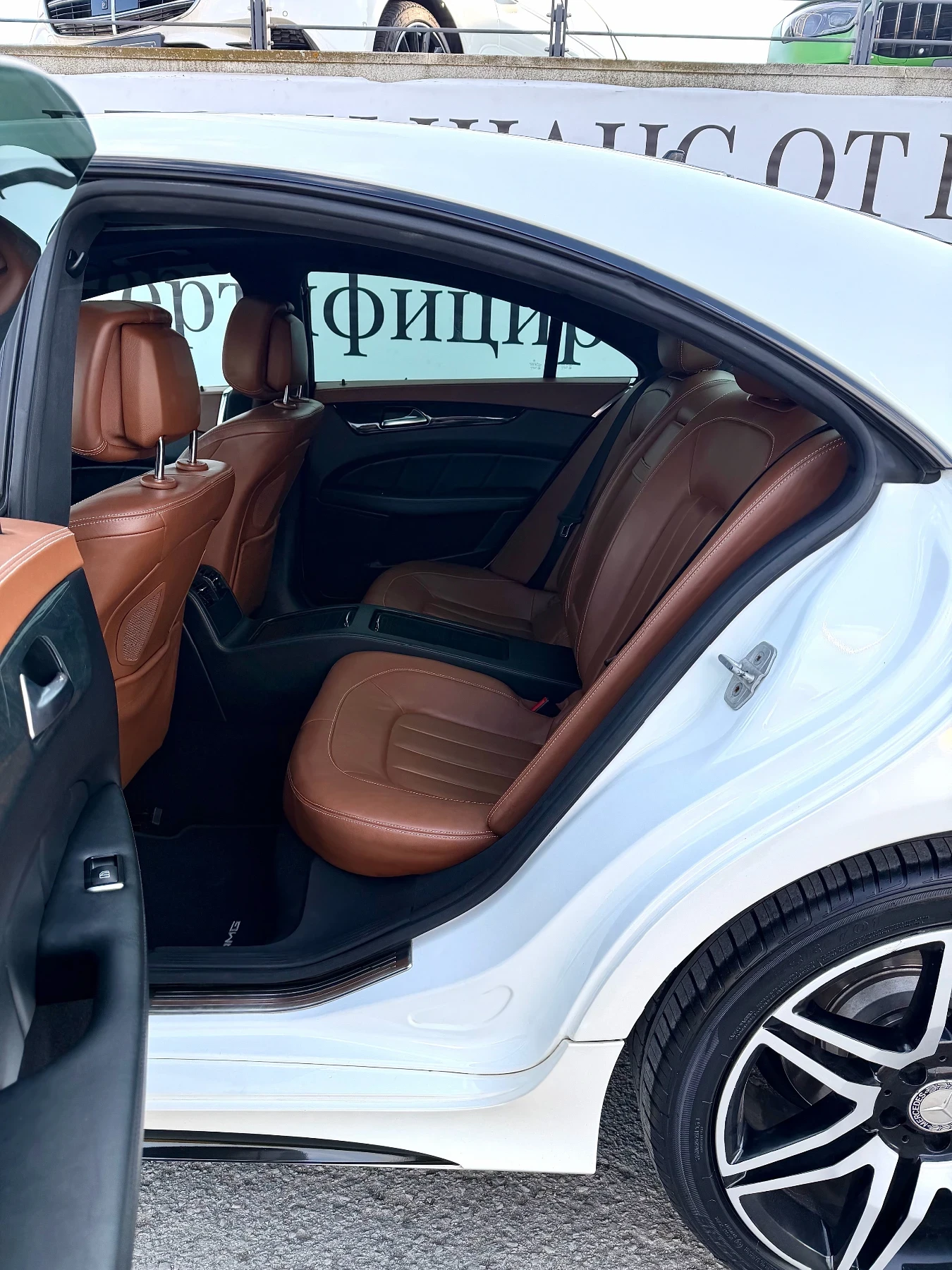 Mercedes-Benz CLS 350 CDI AMG Silver Star Масаж Обдух Distronic Алкантар, снимка 9 - Автомобили и джипове - 55274297