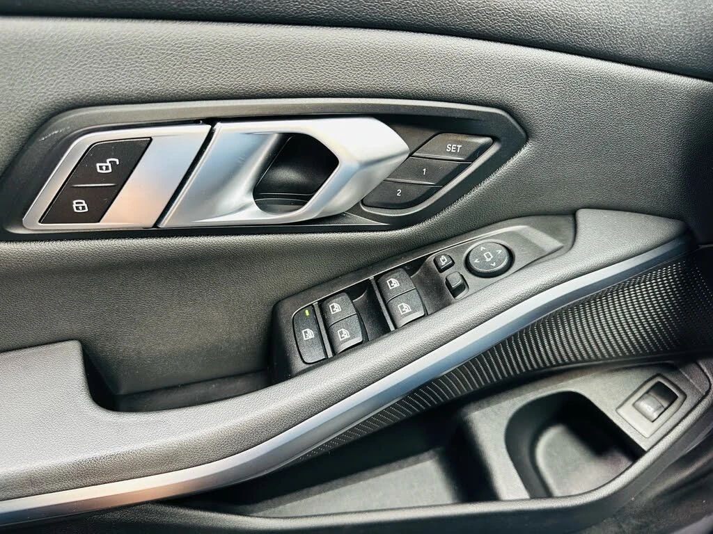 BMW 330 xDrive* DISTRONIC* LANE* ПОДГРЕВ + ВОЛАН, снимка 11 - Автомобили и джипове - 55422111