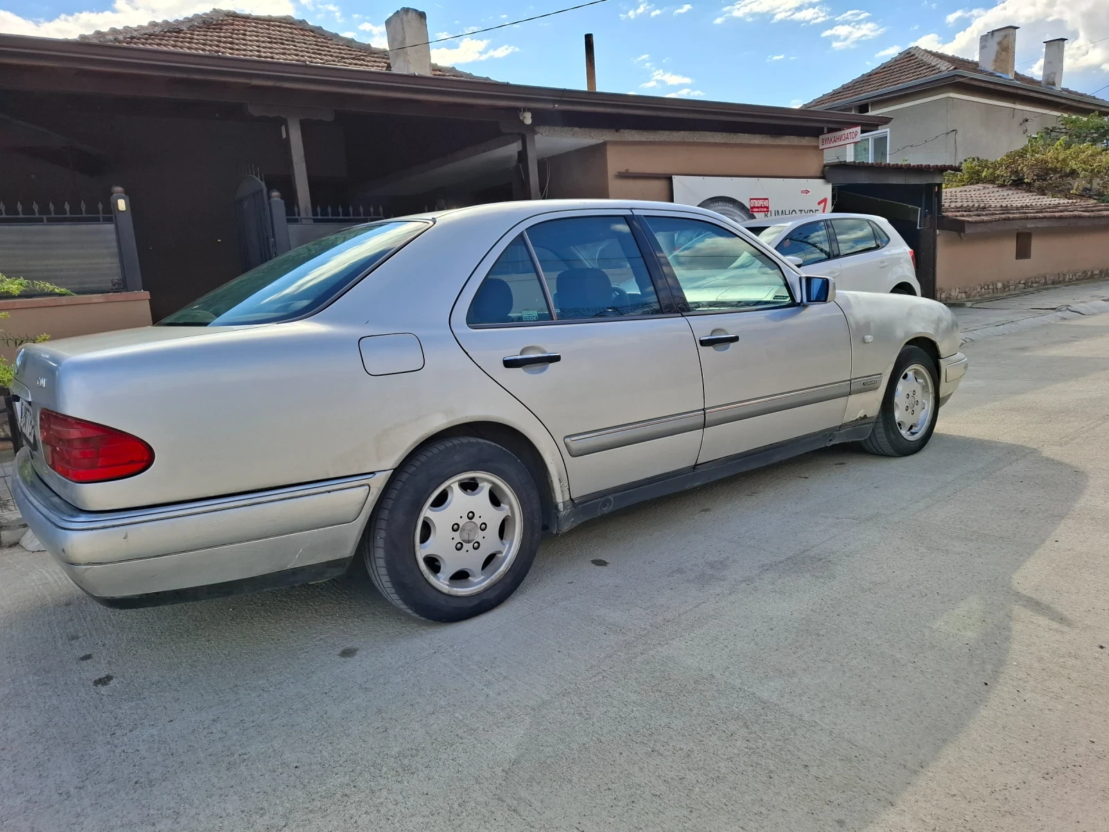 Mercedes-Benz E 220 CDI, снимка 16 - Автомобили и джипове - 56275367