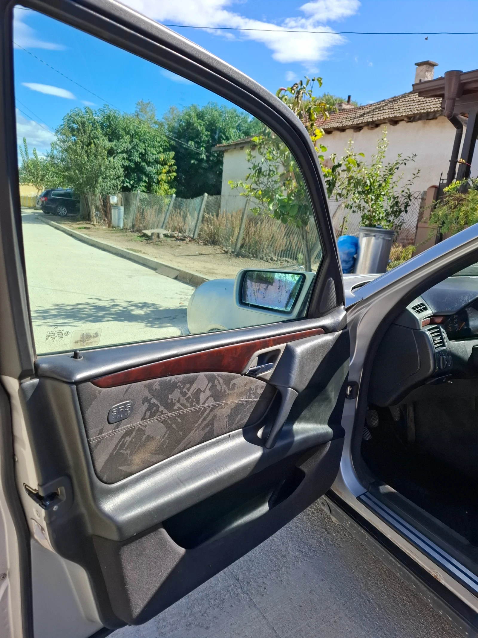 Mercedes-Benz E 220 CDI, снимка 4 - Автомобили и джипове - 56275367