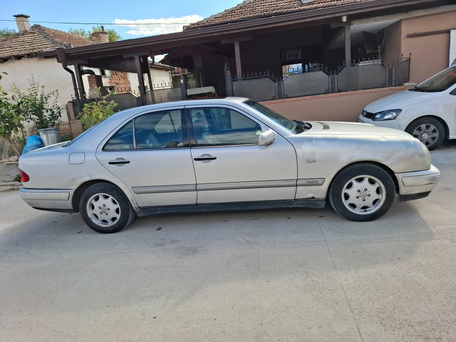 Mercedes-Benz E 220 CDI, снимка 17 - Автомобили и джипове - 56275367