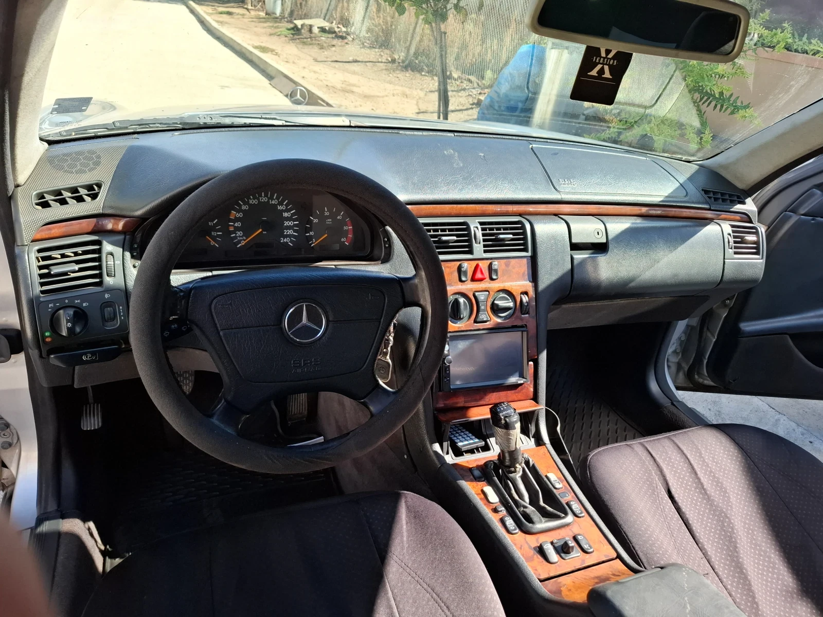 Mercedes-Benz E 220 CDI, снимка 13 - Автомобили и джипове - 56275367