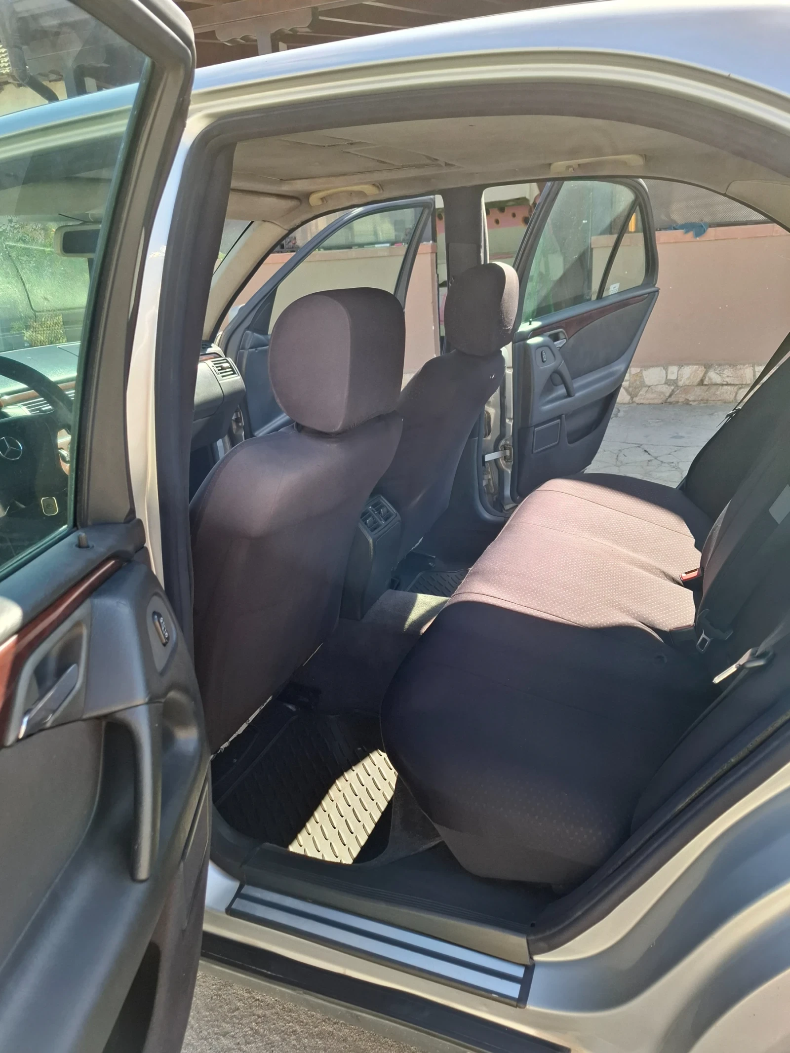 Mercedes-Benz E 220 CDI, снимка 3 - Автомобили и джипове - 56275367