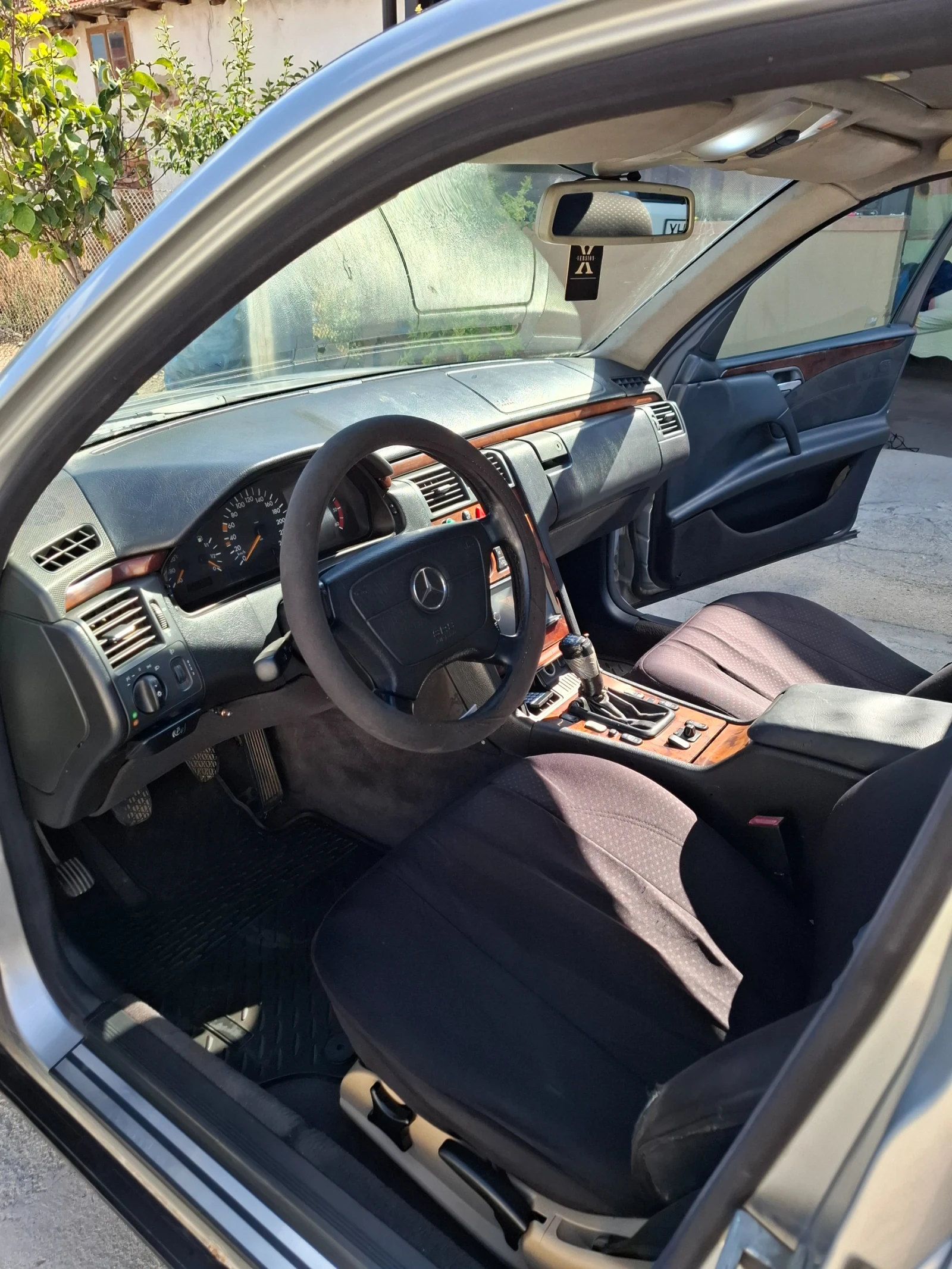 Mercedes-Benz E 220 CDI, снимка 5 - Автомобили и джипове - 56275367