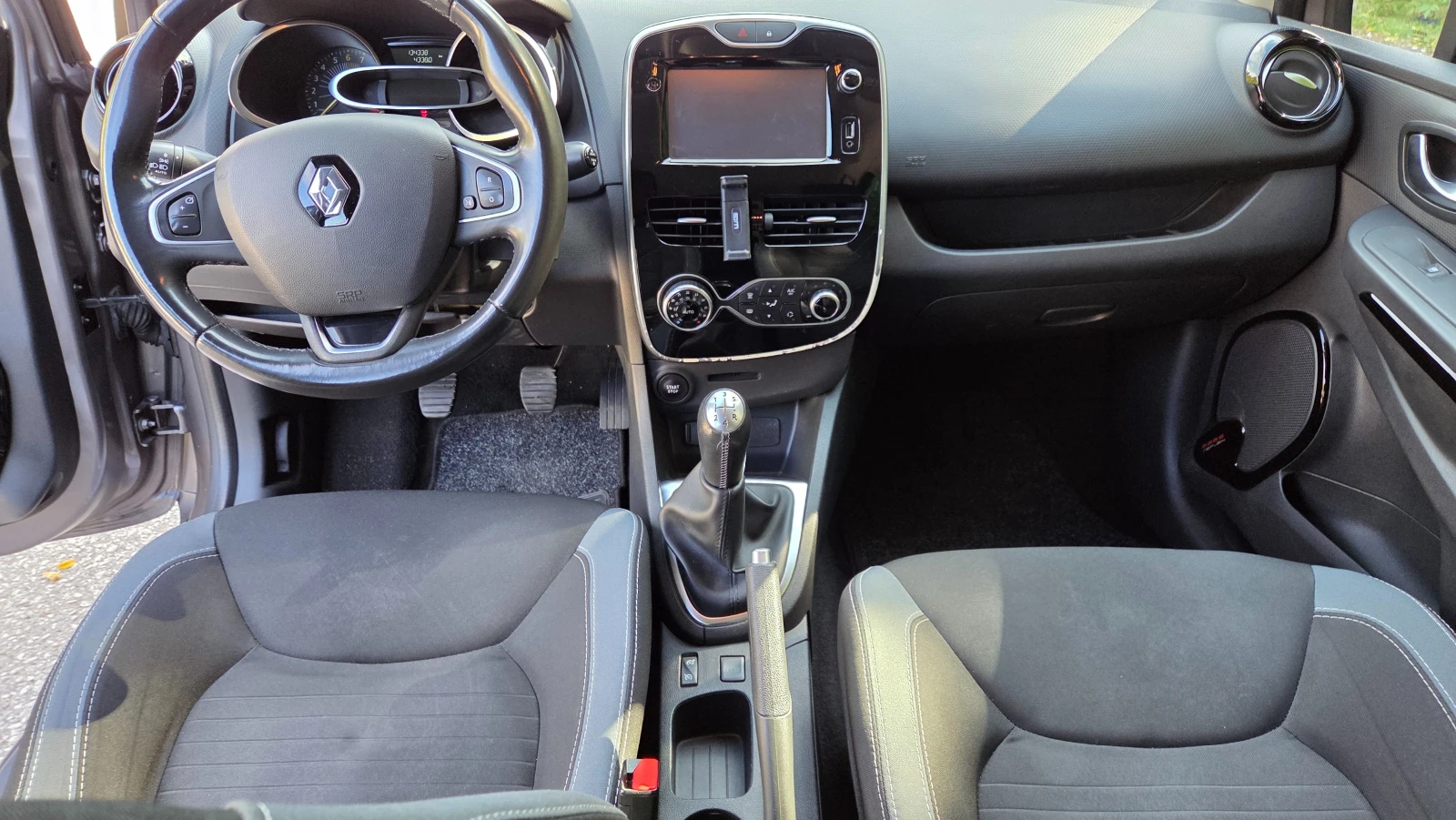Renault Clio, снимка 13 - Автомобили и джипове - 56576396