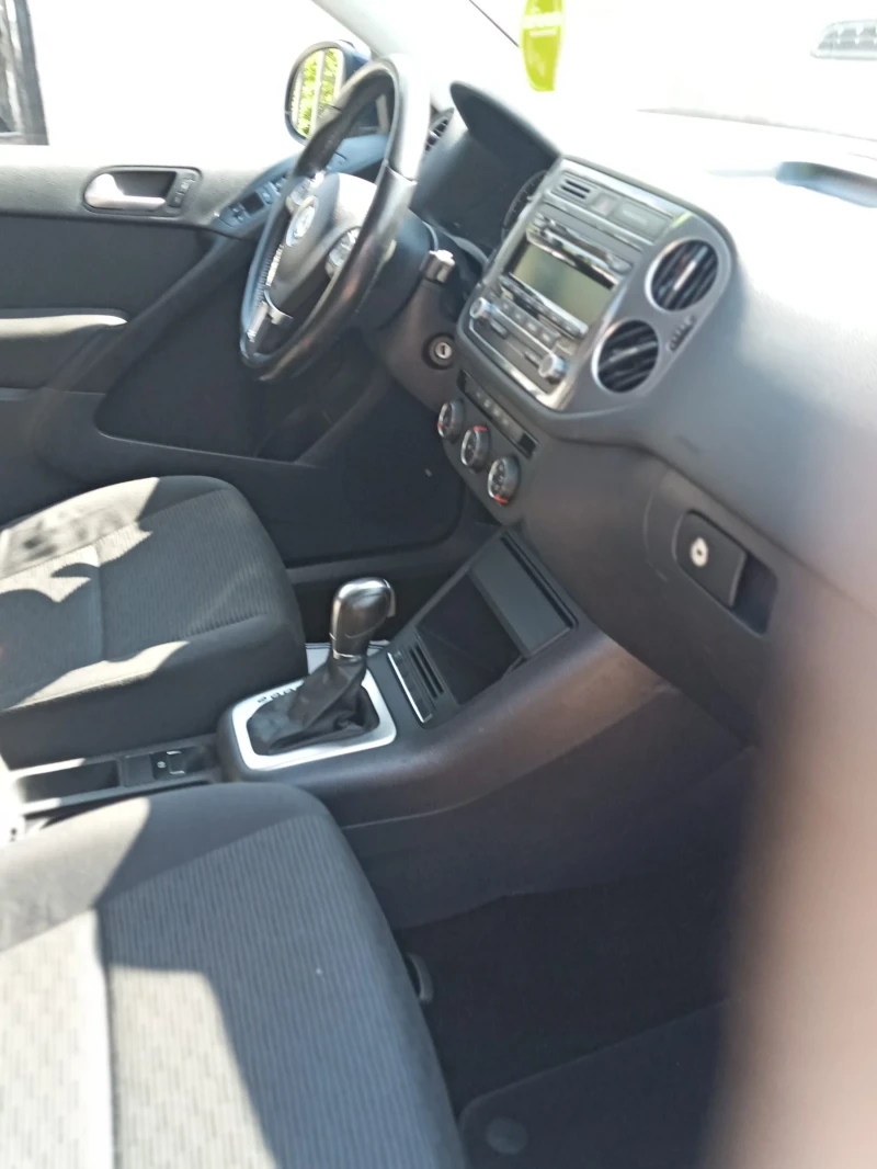 VW Tiguan 2.0 TSI 4x4, снимка 15 - Автомобили и джипове - 52592603