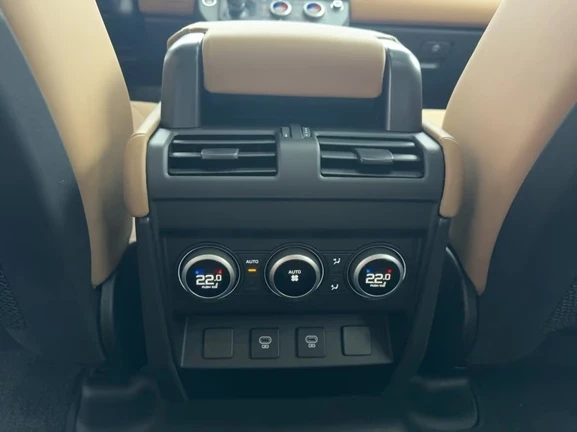 Land Rover Defender 110 P425 = X-Dynamic HSE = Гаранция, снимка 11 - Автомобили и джипове - 54027249