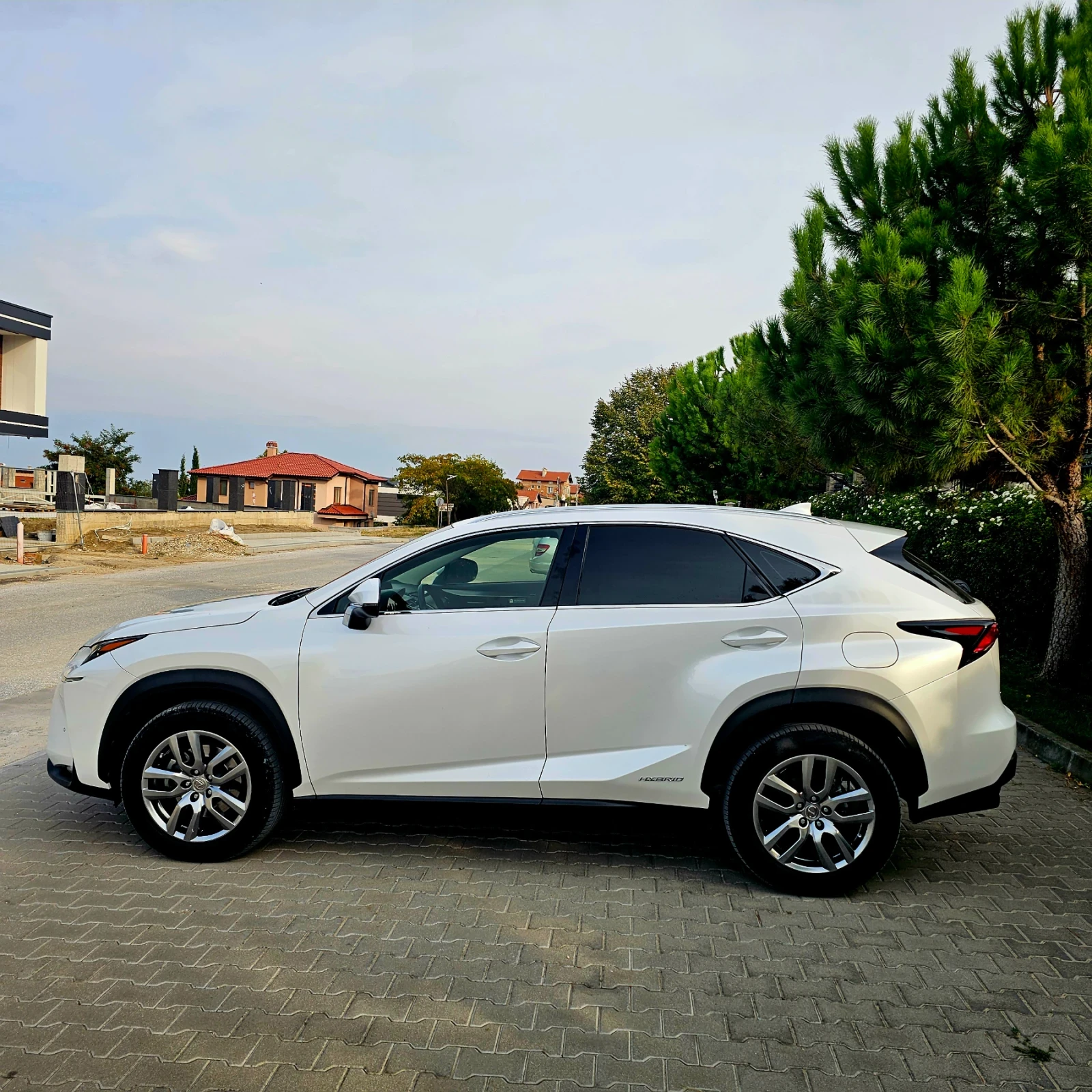 Lexus NX 300h  - изображение 8