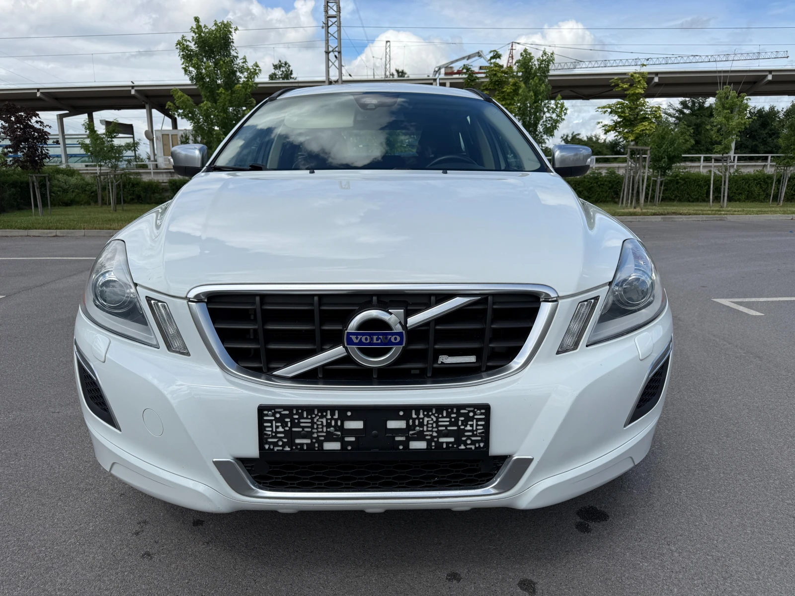 Volvo XC60 2.4D* AWD* R-DESIGN* , снимка 2 - Автомобили и джипове - 54788910