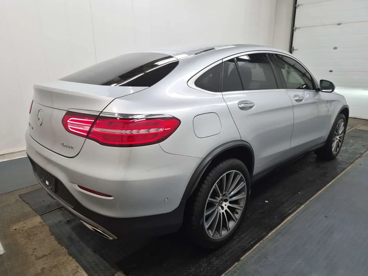 Mercedes-Benz GLC 300 COUPE| PANO| ПАМЕТ| AMBIENT| CARFAX| , снимка 3 - Автомобили и джипове - 56198495