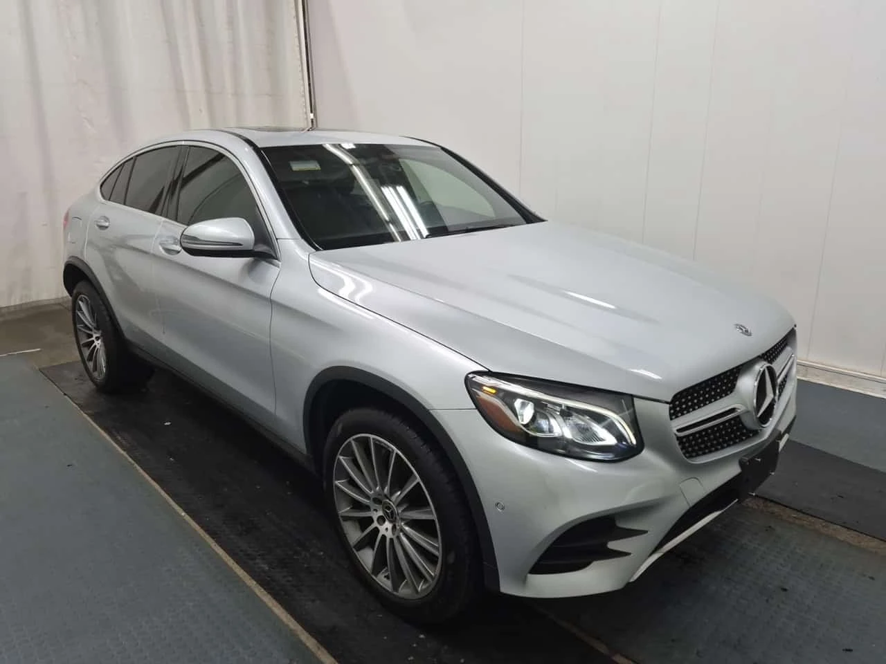 Mercedes-Benz GLC 300 COUPE| PANO| ПАМЕТ| AMBIENT| CARFAX| , снимка 2 - Автомобили и джипове - 56198495