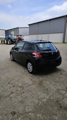 Peugeot 208 1.2-82кс., снимка 4