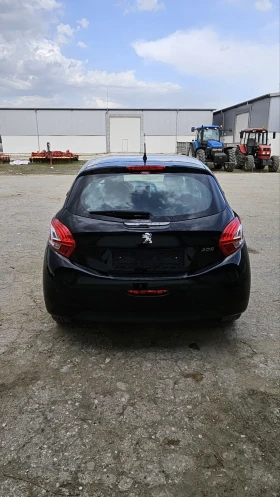 Peugeot 208 1.2-82кс., снимка 7