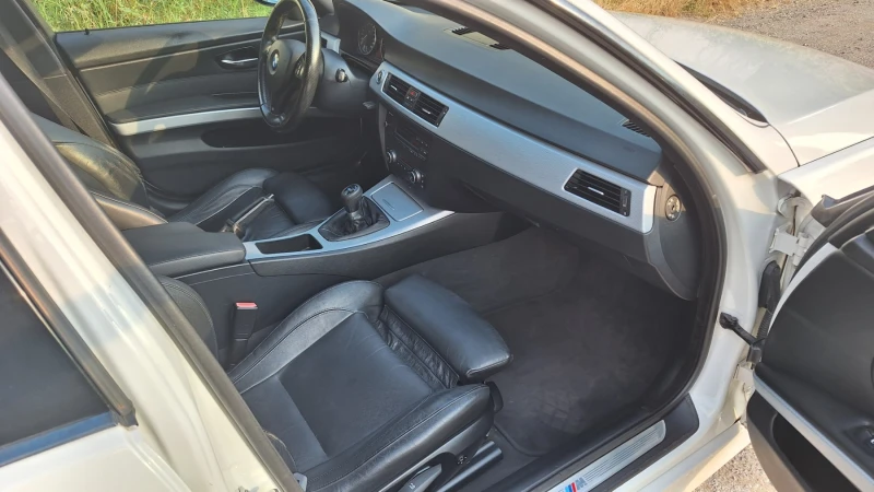 BMW 320 Sports Wagon 6-Speed, снимка 15 - Автомобили и джипове - 50862937
