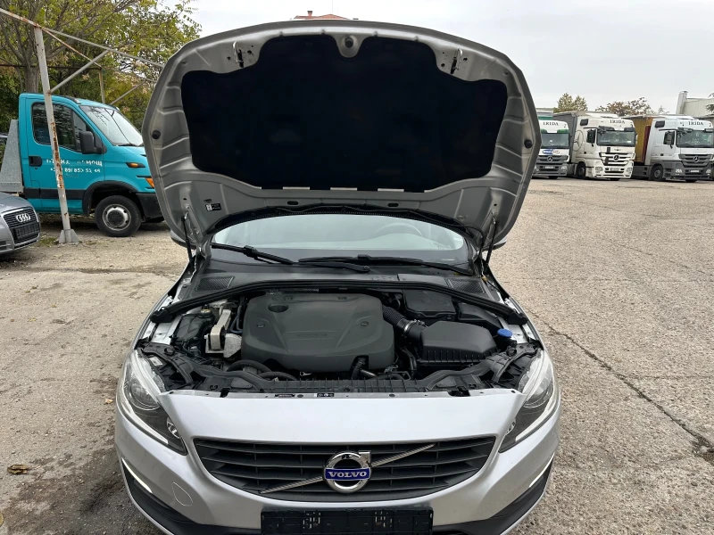 Volvo V60 2.0/D3, снимка 16 - Автомобили и джипове - 52103979
