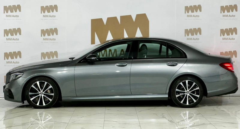 Mercedes-Benz E 350 d* AMG* Bluetec* Night* 360* Distronic, снимка 3 - Автомобили и джипове - 52549532