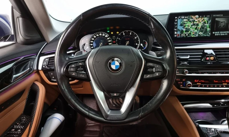 BMW 520, снимка 13 - Автомобили и джипове - 52874571