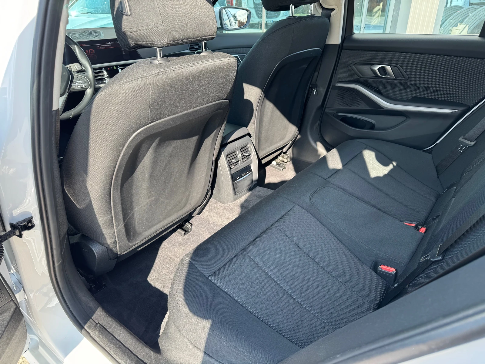 BMW 320 d TOURING /    02.2025. / 105 800 . | Mobile.bg   11