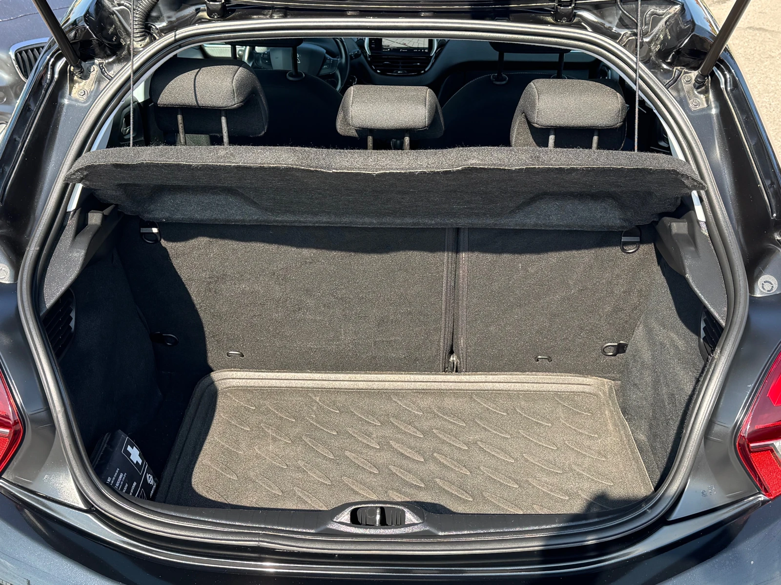 Peugeot 208 1.2I-ALLURE-ЛИЗИНГ - изображение 4