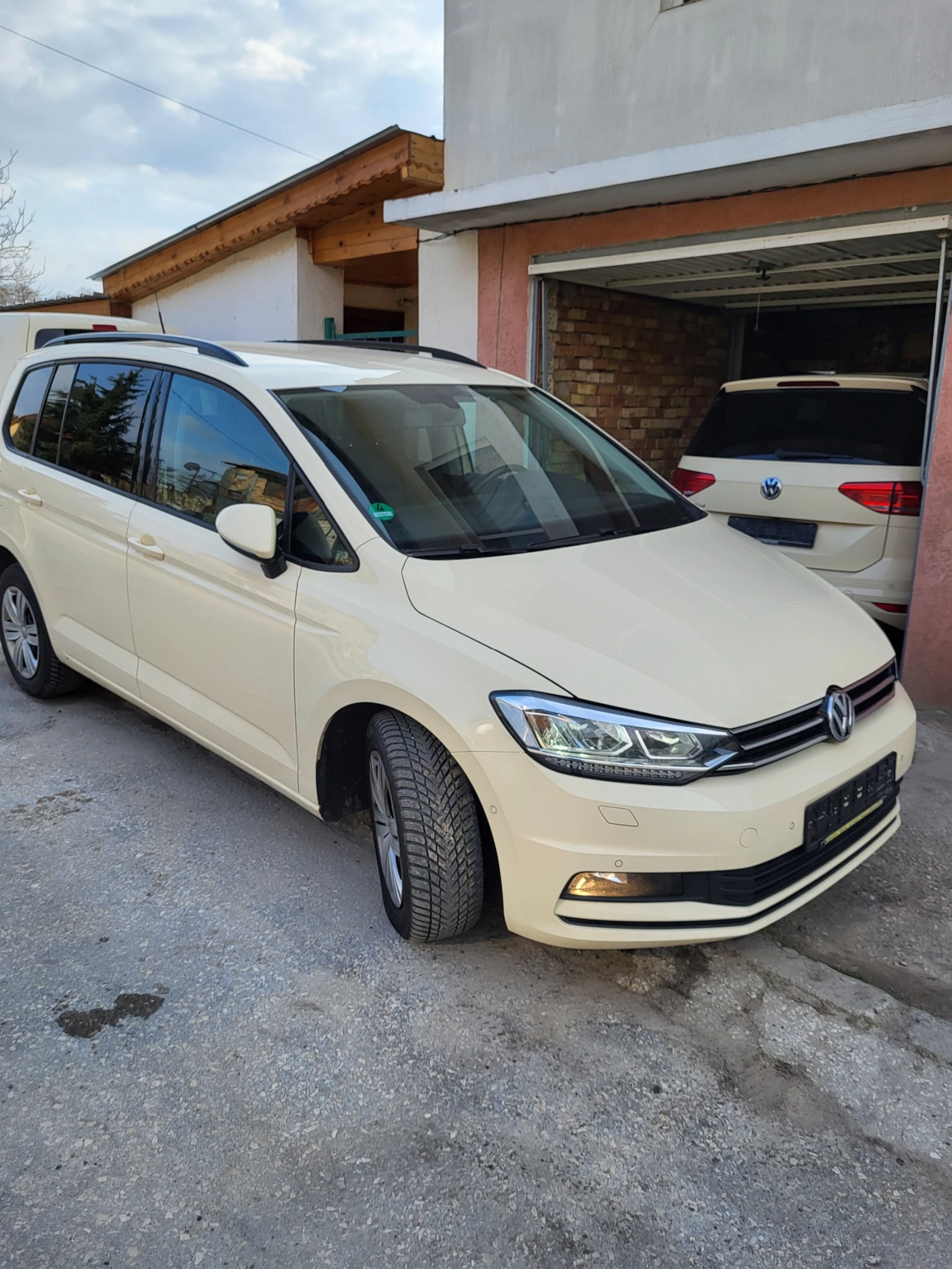 VW Touran 2.0 TDI , снимка 4 - Автомобили и джипове - 53891014