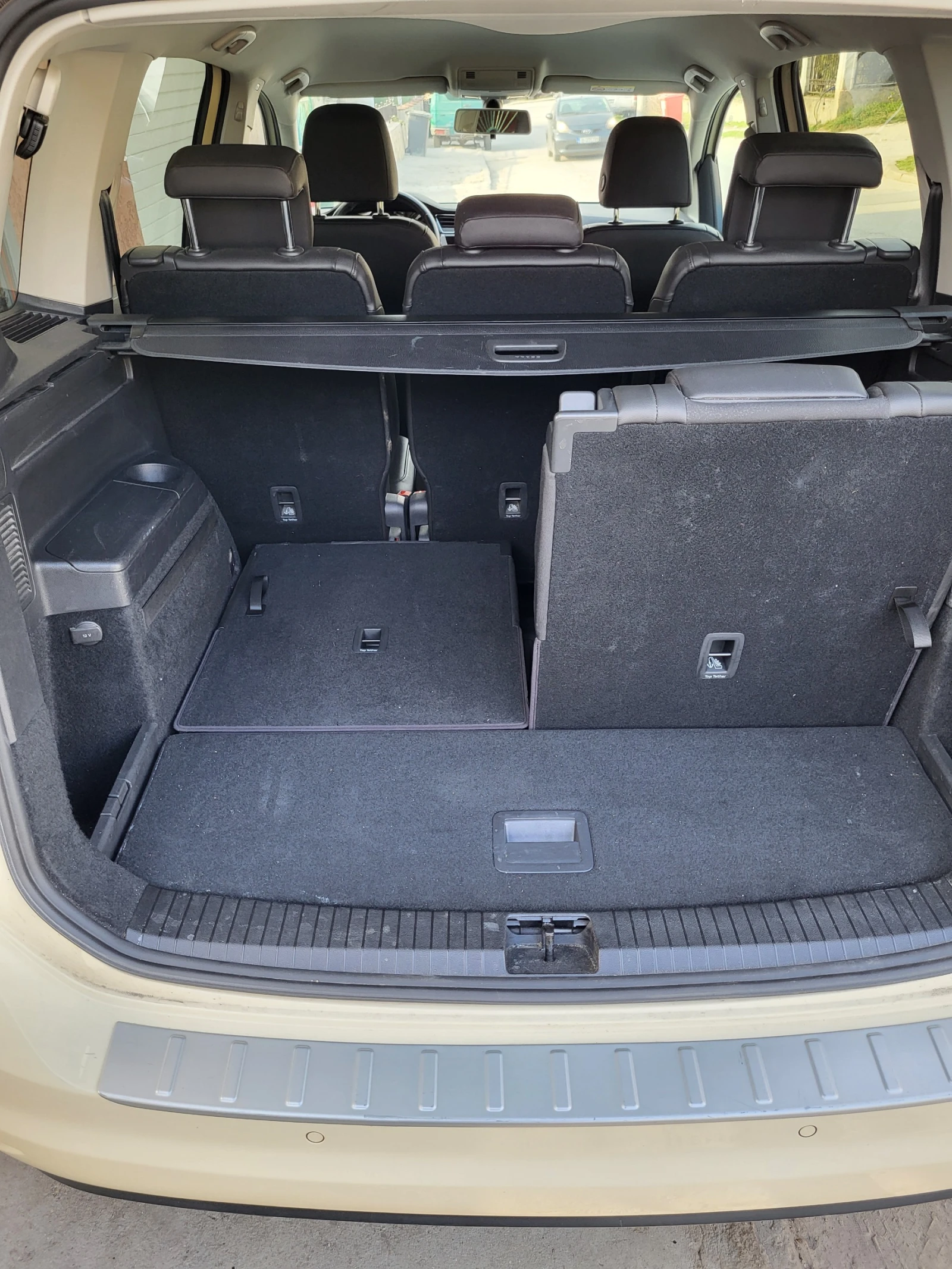 VW Touran 2.0 TDI , снимка 9 - Автомобили и джипове - 53891014