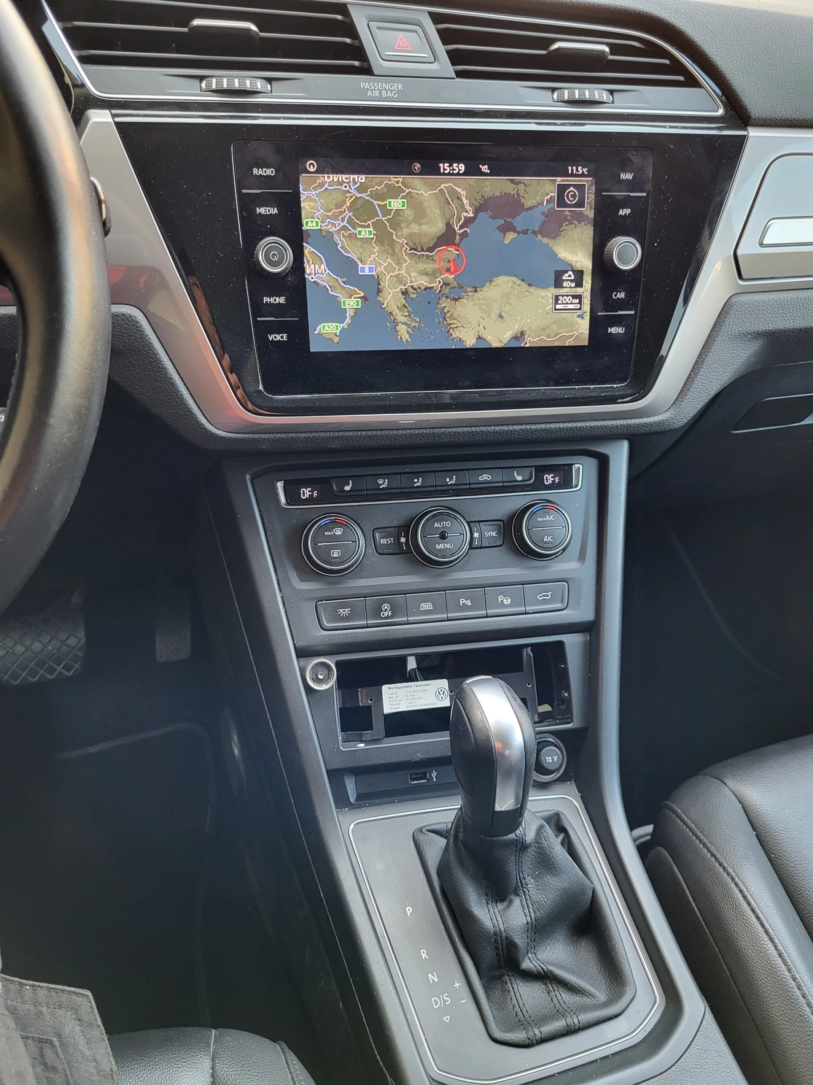 VW Touran 2.0 TDI , снимка 14 - Автомобили и джипове - 53891014