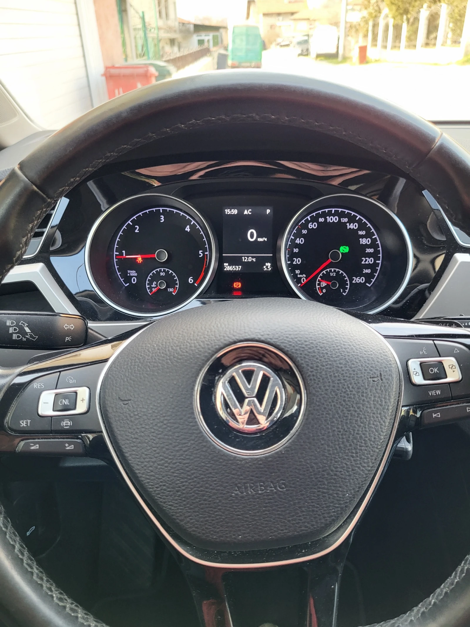 VW Touran 2.0 TDI , снимка 13 - Автомобили и джипове - 53891014