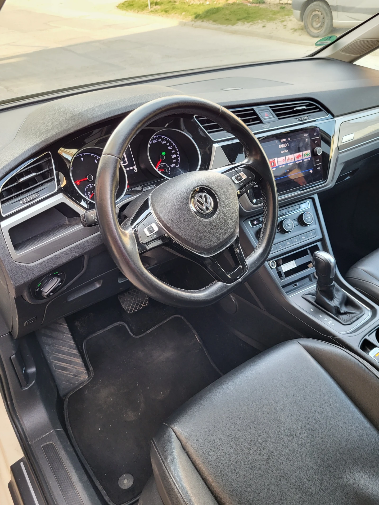 VW Touran 2.0 TDI , снимка 16 - Автомобили и джипове - 53891014